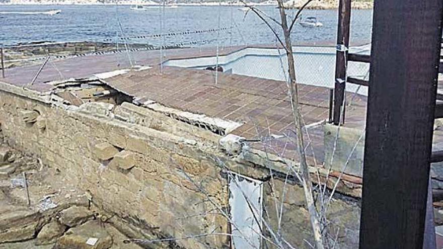 La terraza de Sant Elm afectada por el hundimiento.