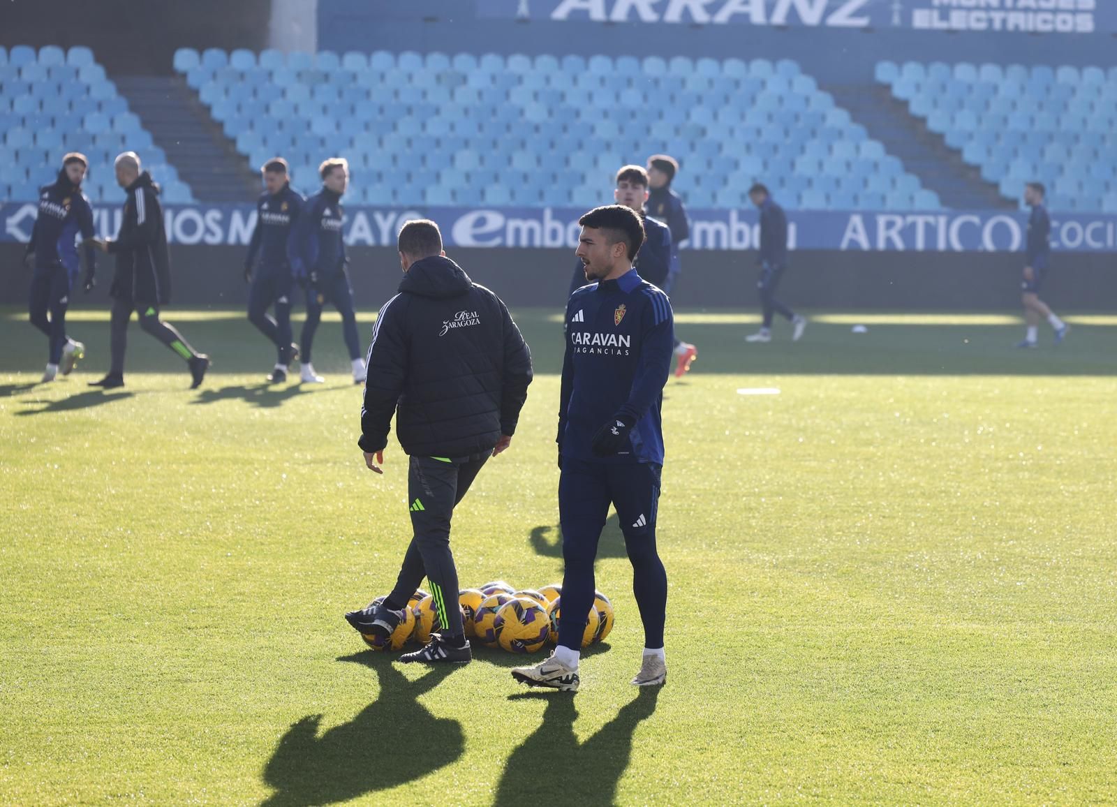 EN IMÁGENES | Gran ambiente en el entrenamiento a puertas abiertas del Real Zaragoza