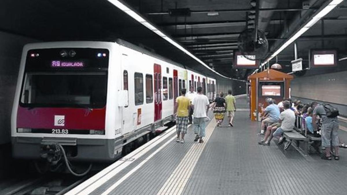 Estación de Ferrocarrils de la Generalitat de la plaza de Espanya, que desde el 2013 ofrece más conectividad.