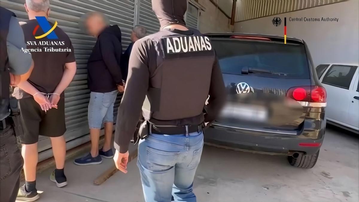 Agentes de Aduanas.