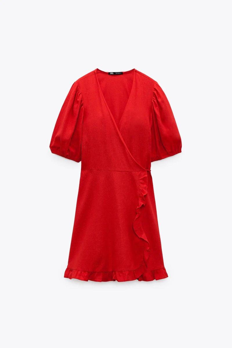 Vestido de lino rojo, de Zara (29,95 euros)