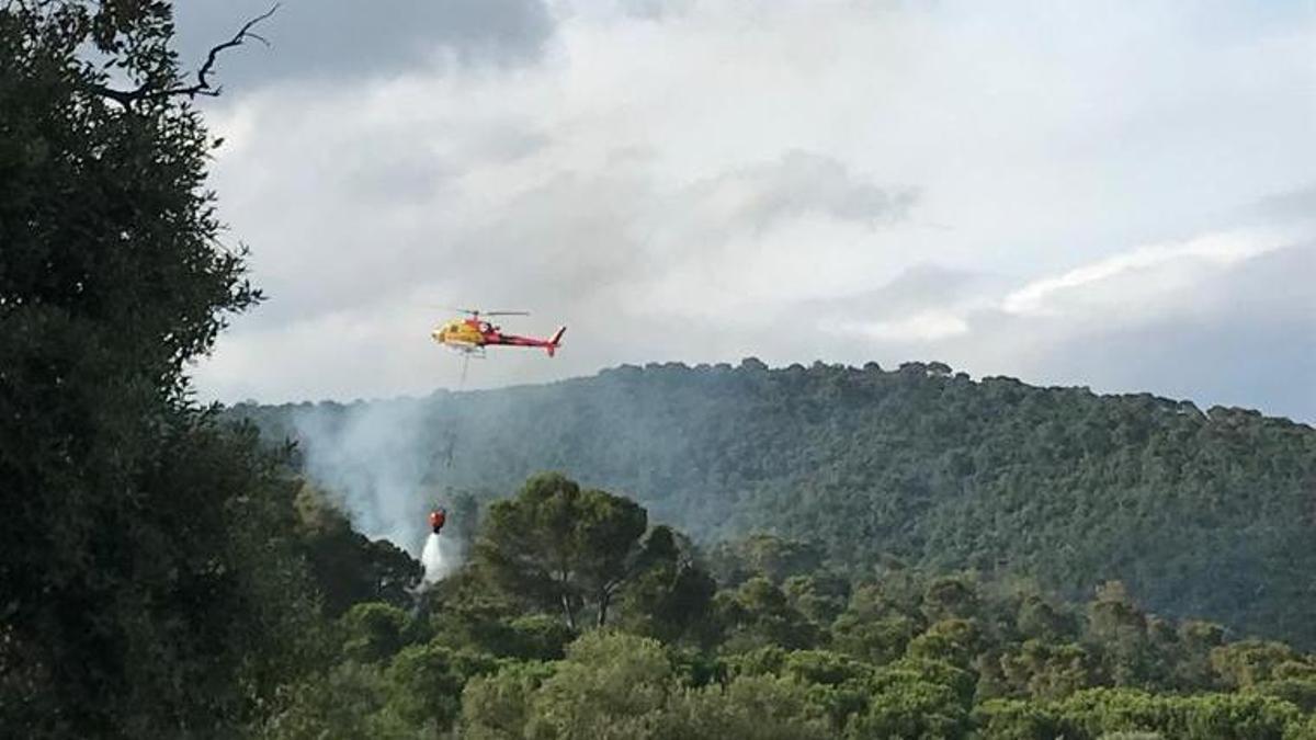 L'incendi al Balandrau queda controlat després de cremar 200 metres de superfície