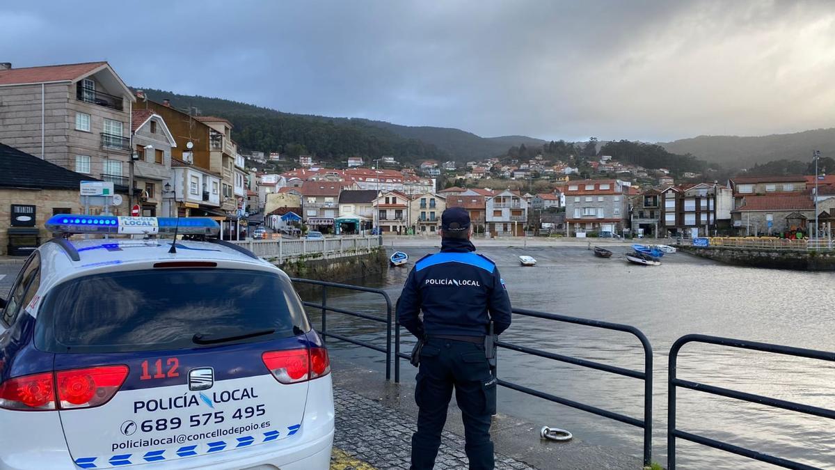 Un agente de la Policía Local de Poio