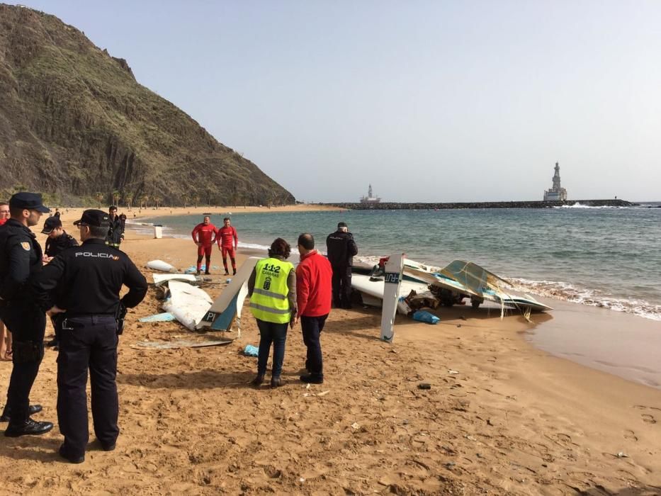 Aterrizaje de emergencia de una avioneta en la playa de Las Teresitas