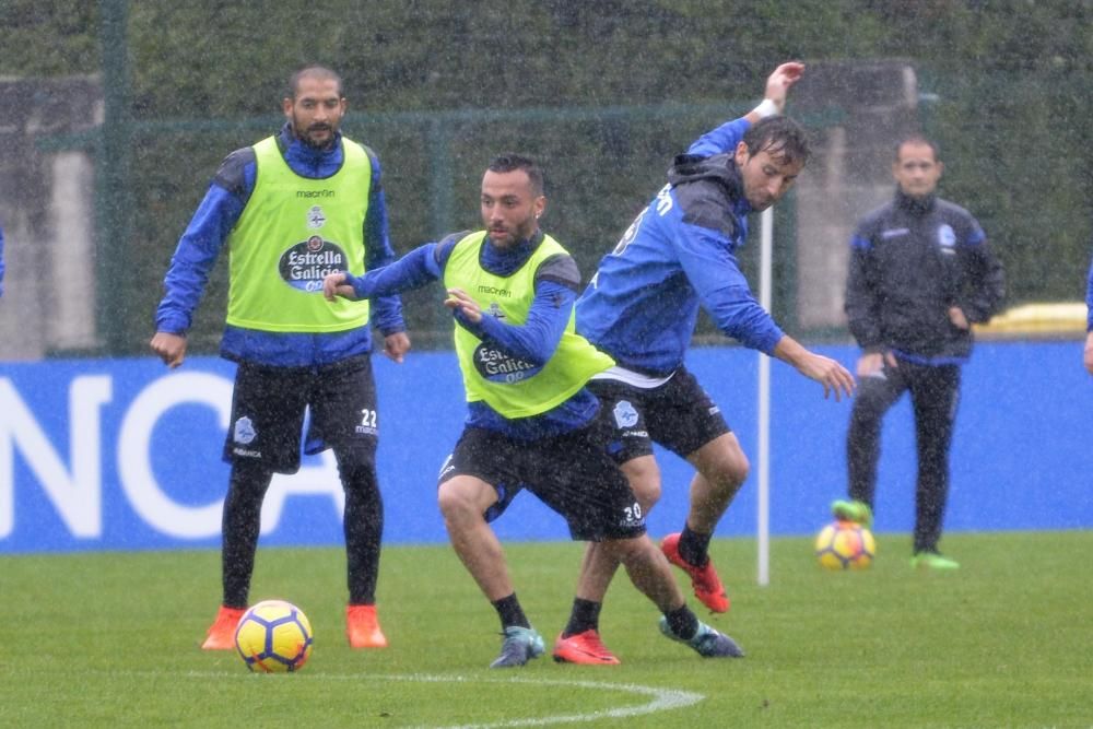 Cristóbal Parralo programó una sesión en Abegondo con ejercicios tácticos de ataque y defensa. El entrenamiento concluyó con un partido de once contra once.