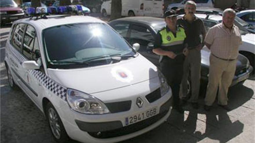 La Policía de Coria estrena un vehículo moderno