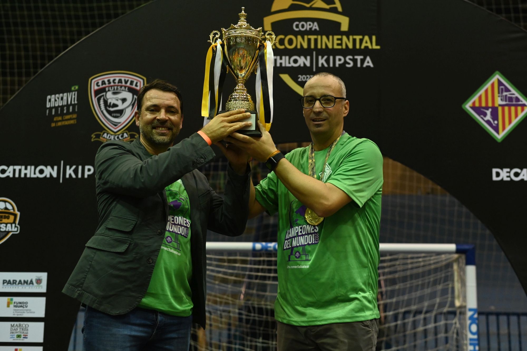 Las imágenes del Palma Futsal celebrando su título en la pista