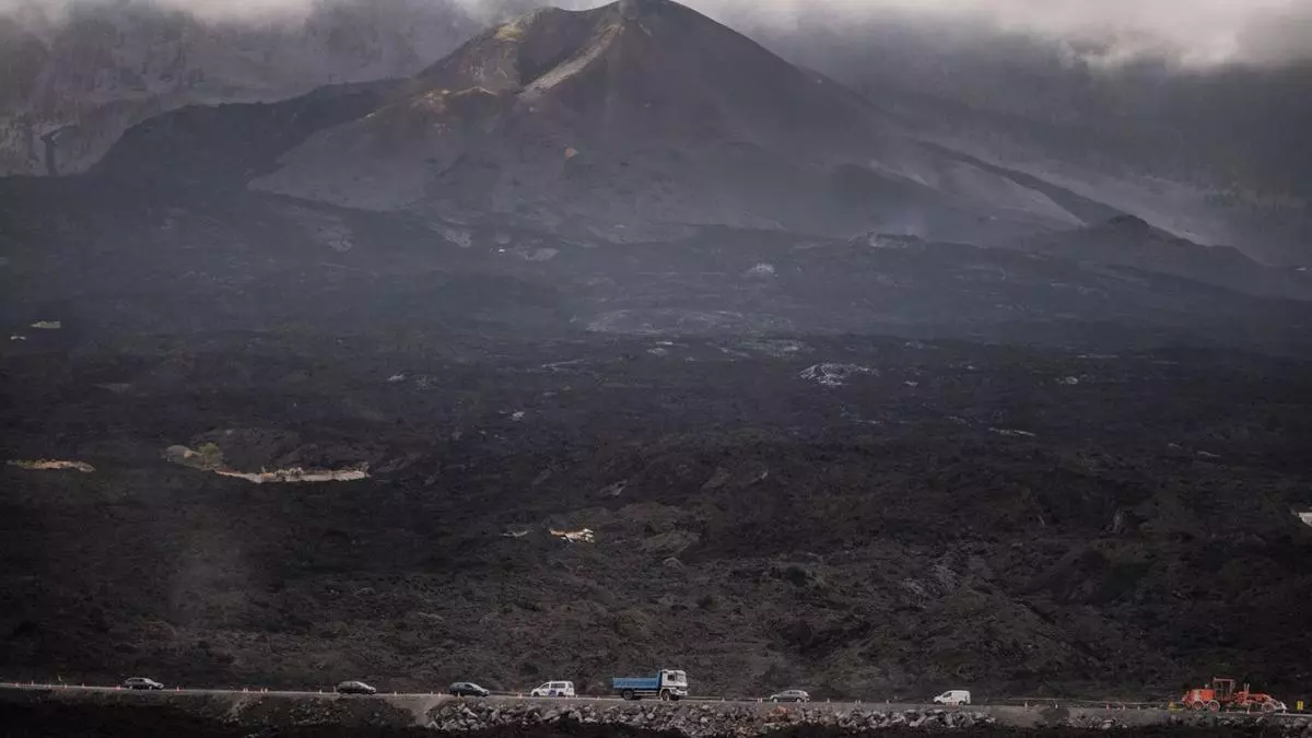 La Guardia Civil colabora con INVOLCAN en las zonas afectadas por la erupción volcánica