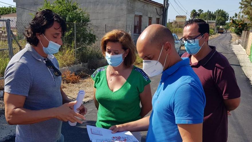 Imagen de la visita a las obras por parte de la alcaldesa y el edil de Urbanismo