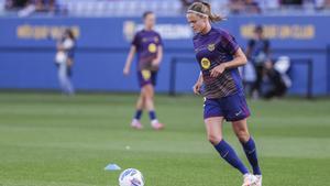 Irene Paredes durante el calentamiento en el Johan Cruyff