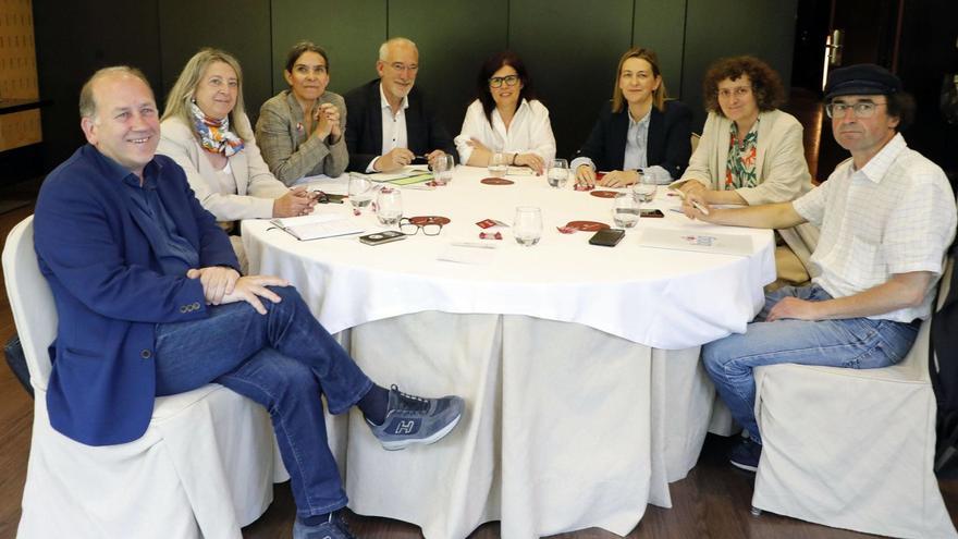 Fernández Leiceaga, MilaCastro, Mercedes Rosón, Sindo Guinarte , Pilar Lueiro, Míriam Louzao, Goretti Sanmartín y Xesús Domínguez