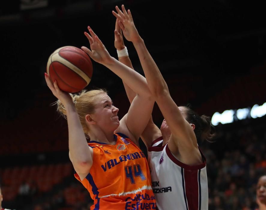 Partido entre el Valencia Basket y el Lointek Gernika