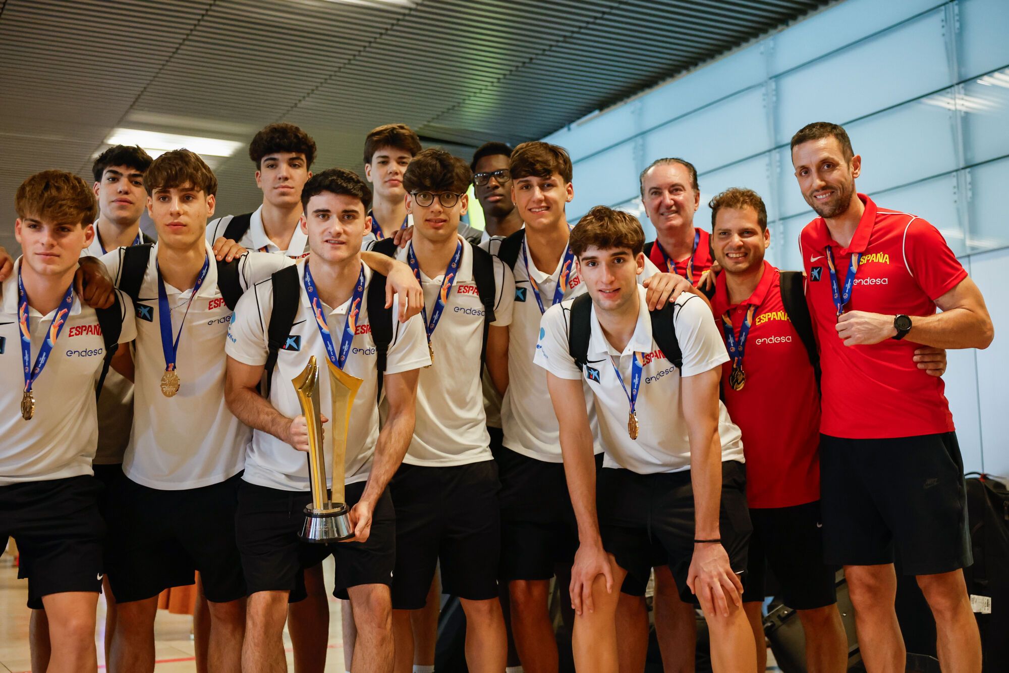 Guillermo del Pino regresa con el trofeo de campeón de Europa sub-18