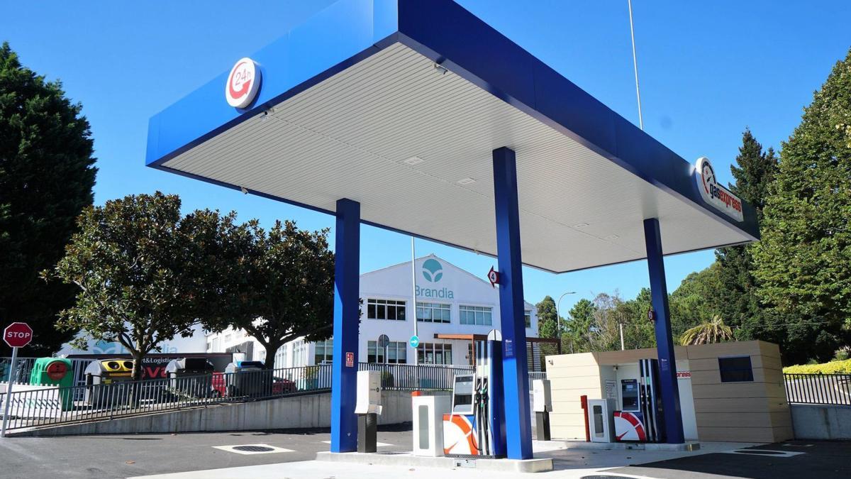Estado actual de la gasolinera de Brandía, en la zona de Vidán, que promueve Carburantes Lugo