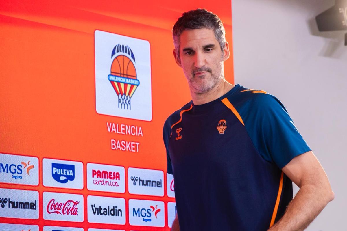 Rubén Burgos en la sala de prensa del Roig Arena