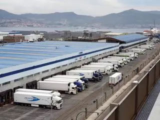 Las empresas de transporte van a la autoescuela a fichar camioneros