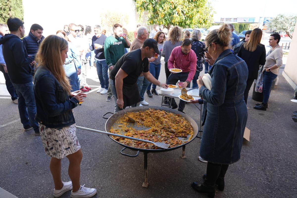 La plantilla de 'Mediterráneo' ha pasado un rato de lo más agradable durante la paella.