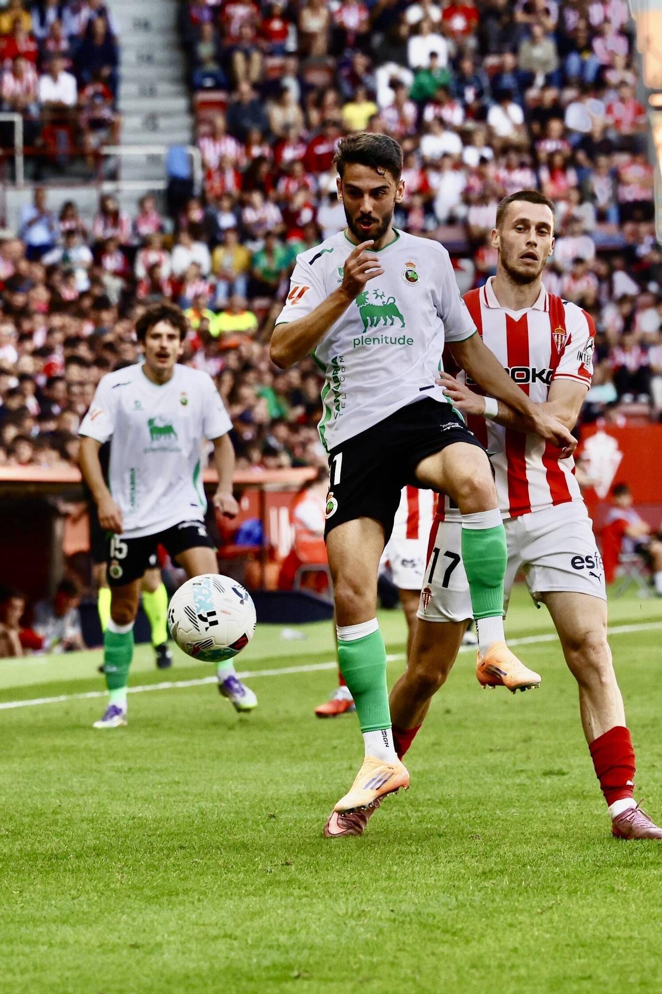 EN IMÁGENES: El partido del Sporting- Racing de Santander en El Molinón