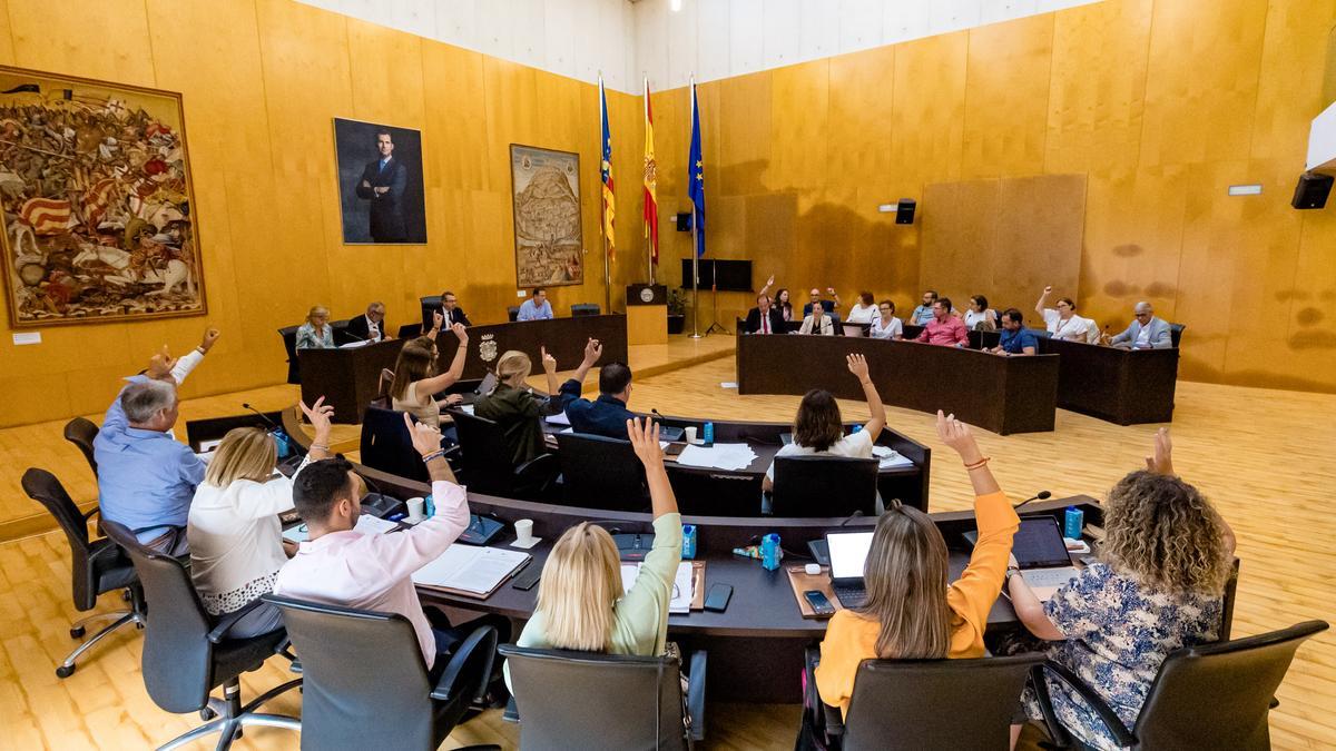 El pleno de Benidorm celebrado este lunes.