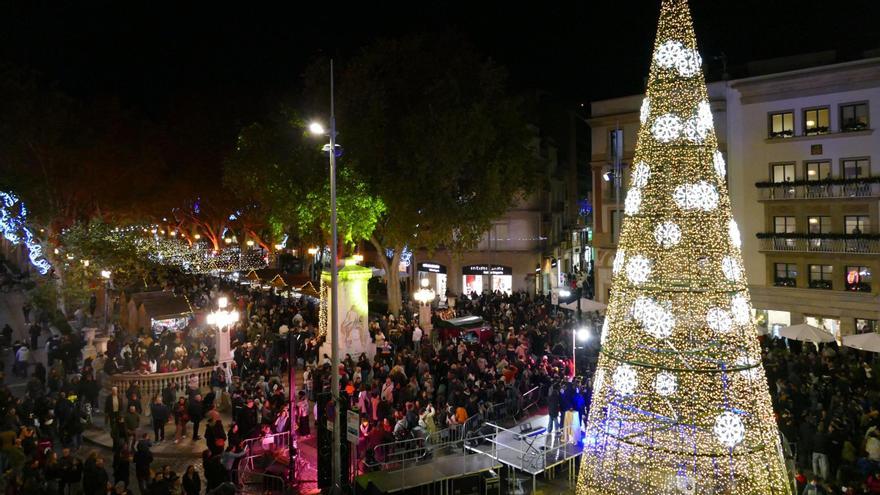 L'encesa de llums i el mercat de Nadal.
