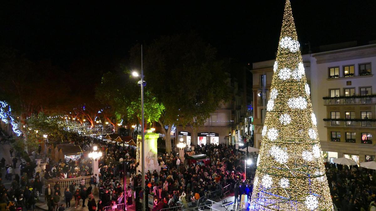 L'encesa de llums i el mercat de Nadal.