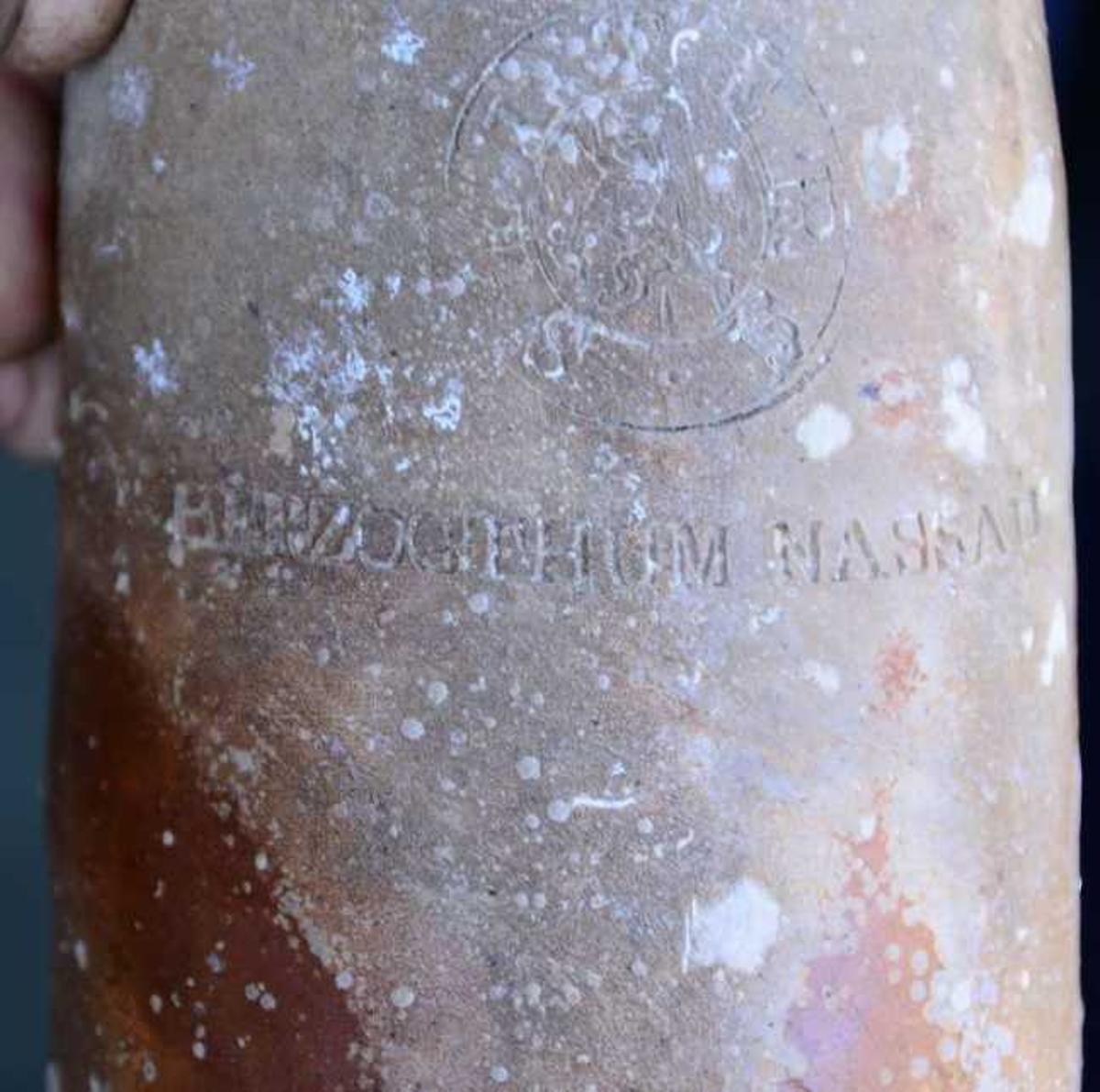 "Buceando en A Borneira, encontré hace treinta años esta fuente de 1876"
