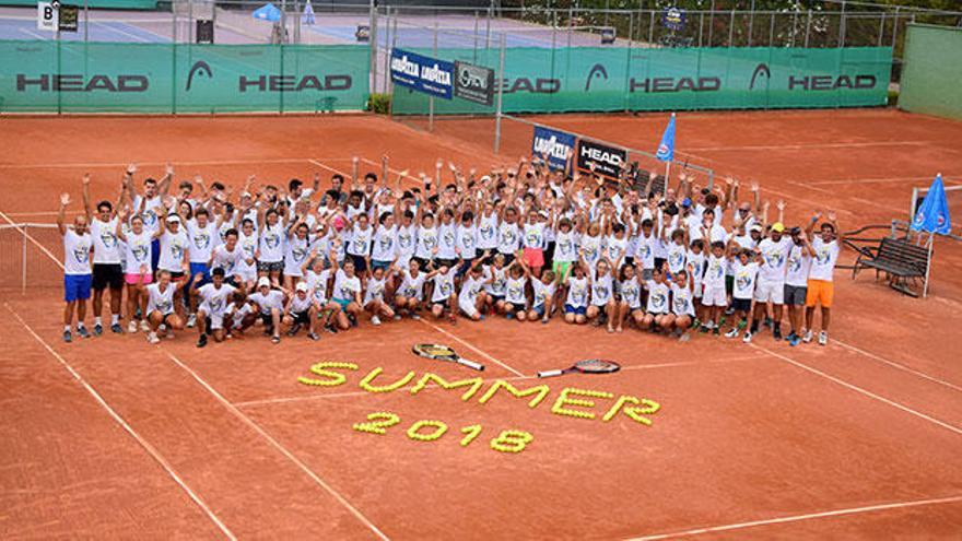 Un campus para aprender y mejorar su nivel de tenis.