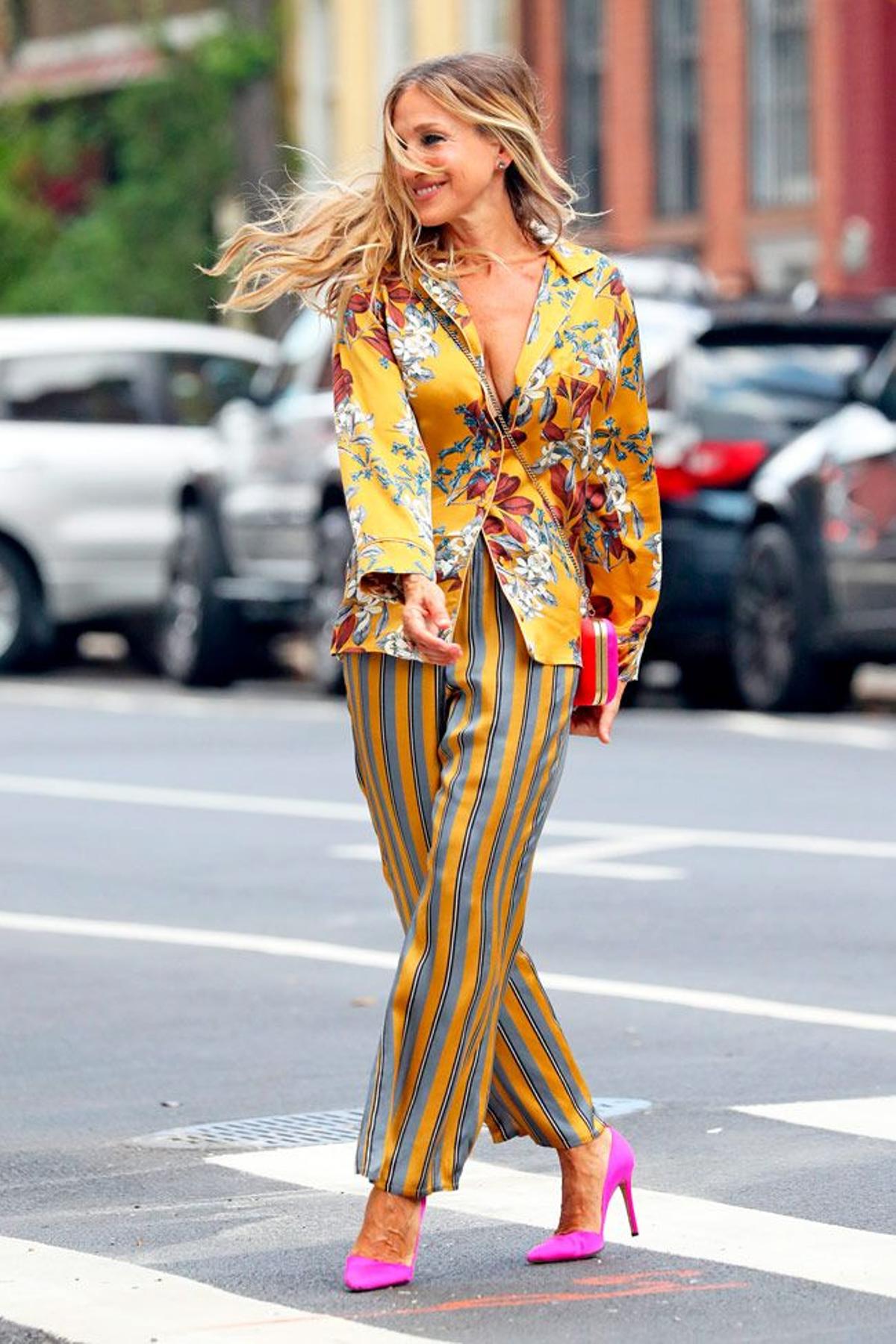 Sarah Jessica Parker se pasea en pijama de Intimissimi por Nueva York Woman