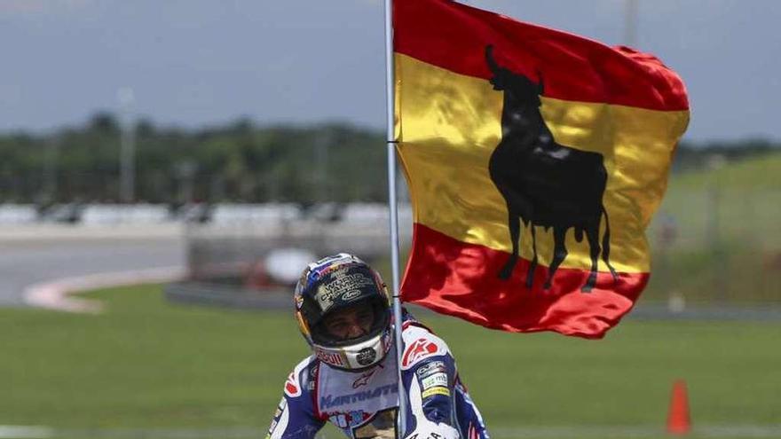 Jorge Martín celebra la conquista del título en el circuito de Sepang. // Fazry Ismail