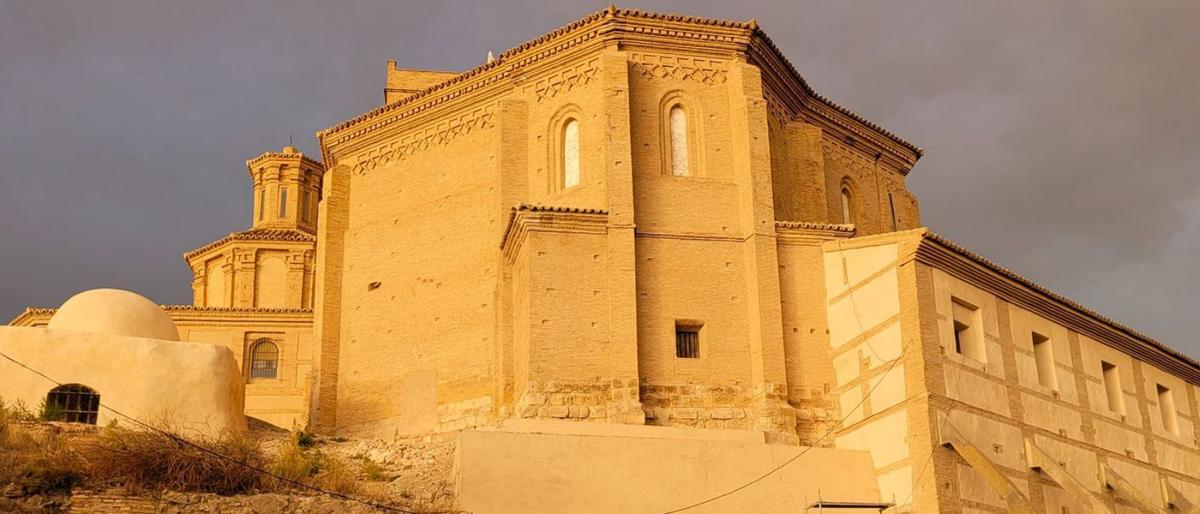 Aspecto que presenta el exterior de la iglesia parroquial de San Lorenzo de Magallón. |
