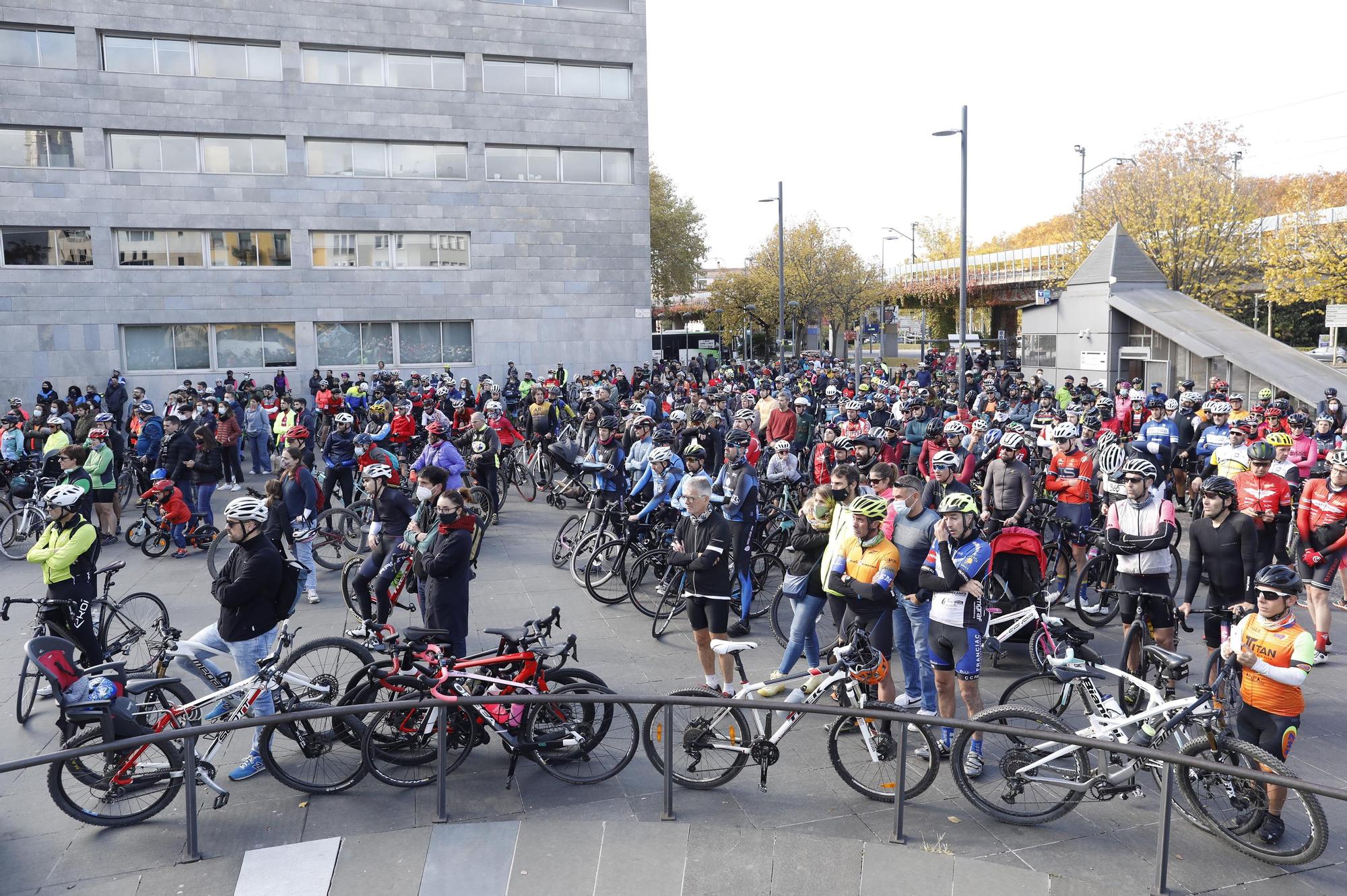 Un miler de persones diuen adeu a la ciclista de Girona atropellada mortalment per un conductor begut