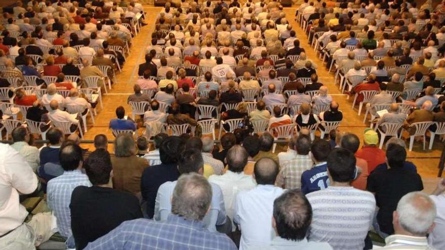 Imagen de la multitudinaria junta de diciembre en Santa María del Mar. víctor echave