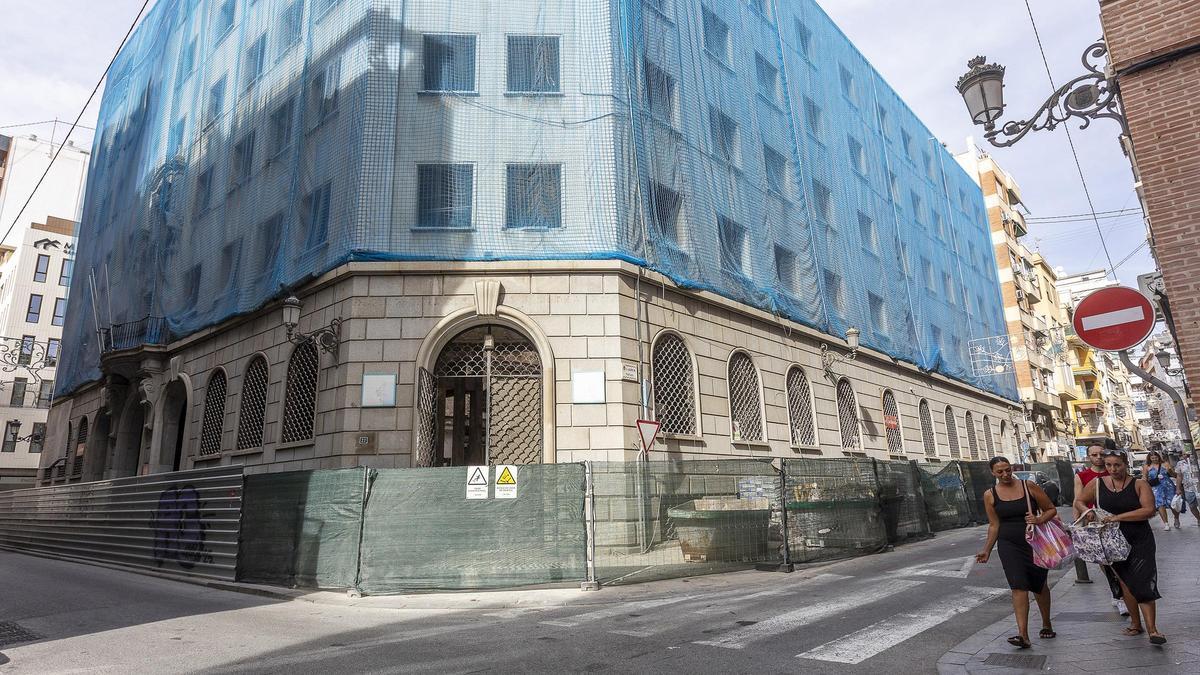 El Centro de Salud de la calle Gerona en Alicante lleva más de dos años en obras