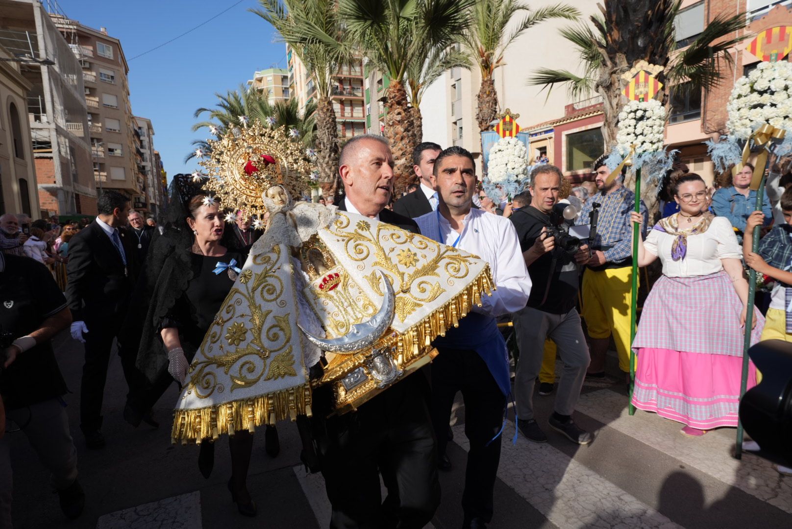 Galería de imágenes: La Virgen del Lledó llega a la plaza de la Virgen del Carmen en el Gau