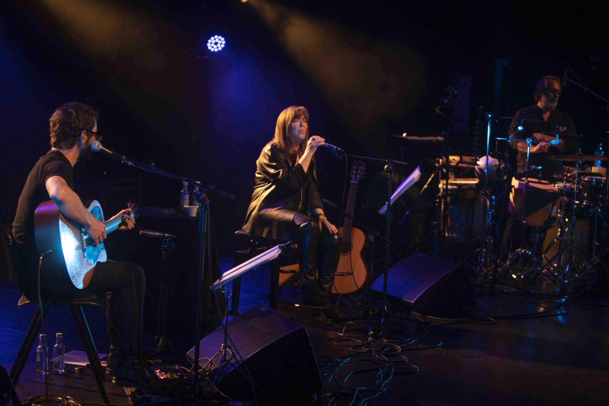 Así fue la actuación de María del Mar Bonet y Borja Penalba en el Gran Teatre de Xàtiva