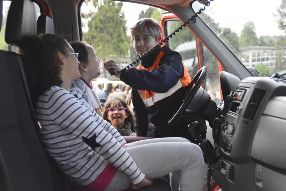 Exhibición solidaria de la Guardia Civil para recaudar fondos para Cruz Roja