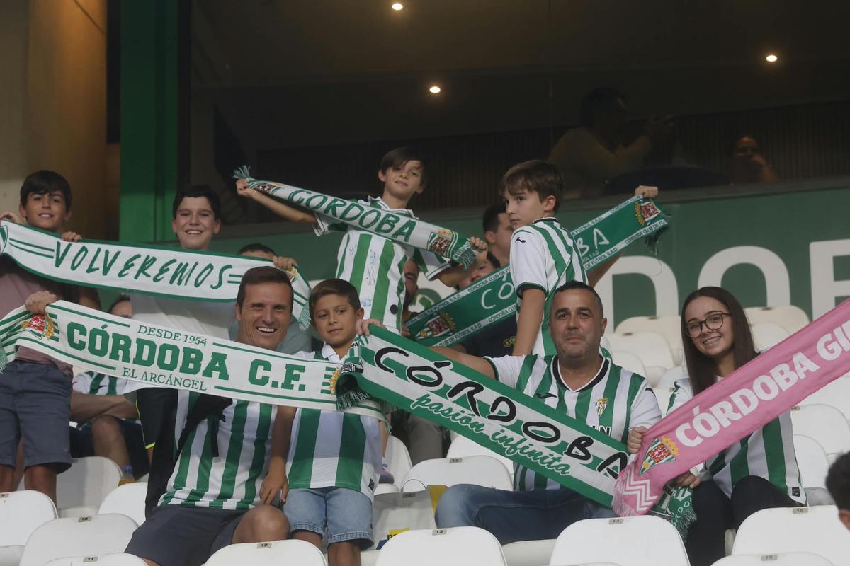 Córdoba CF-Granada | Las imágenes de la afición en El Arcángel