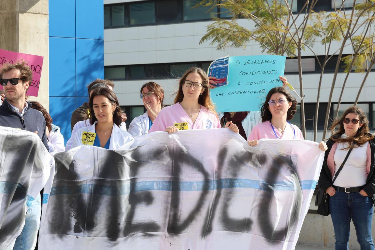 Concentración de la huelga de médicos en Can Misses, hace unas semanas.
