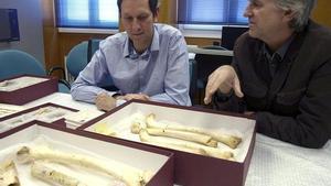 Juan Luis Arsuaga (dreta) i el científic Matthias Meyer (esquerra), de l’Institut Max Planck.