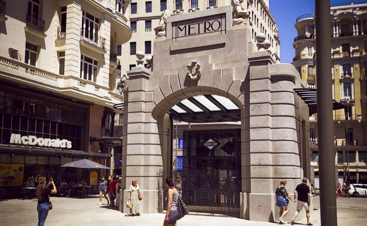 Ayuntamiento de TokioEl imponente Ayuntamiento de Tokio está hecho de granito “Rosa Porriño”. Consta de tres edificios, el principal de ellos inspirado en una catedral gótica. Se construyó entre 1988 y 1991.