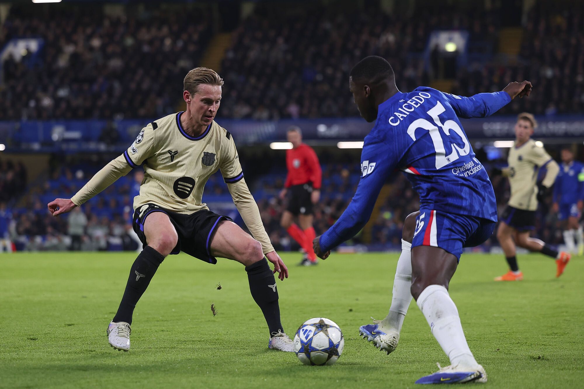 El Chelsea corrió más que un Barça desordenado