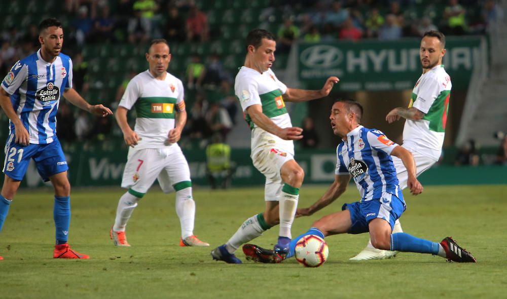 El Dépor empate en Elche, pero celebra