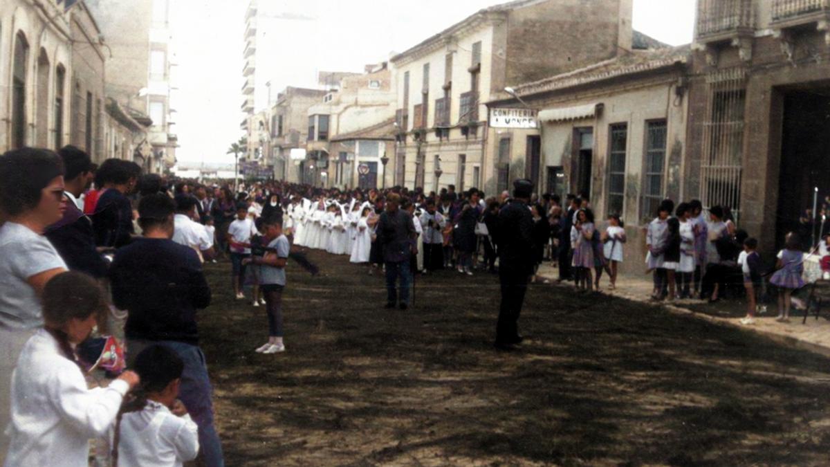 Procesión del Corpus en la calle Azorín de Torrevieja (1968)
