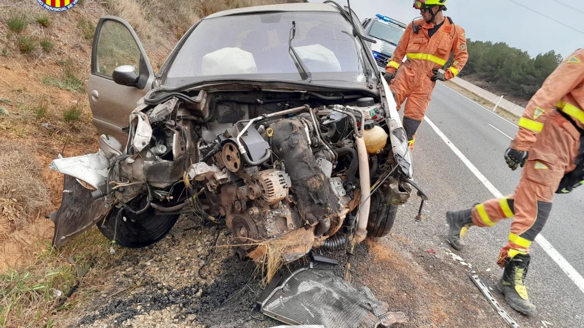 Un coche da vueltas de campana en un accidente en la A-3 a la altura de Requena.