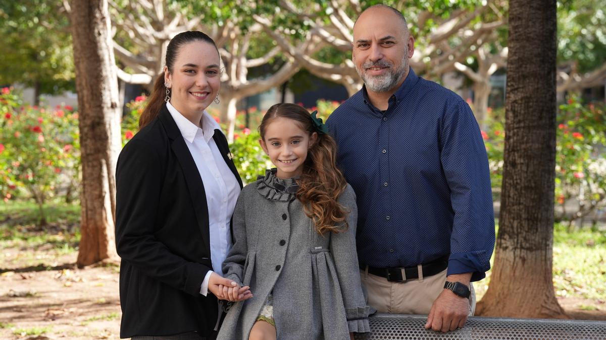 Andrea Chippirraz (madrina), Náyade Valverde (madrina infantil) y Carlos Chippirraz (presidente), máximos representantes de Sensal para el 2023.