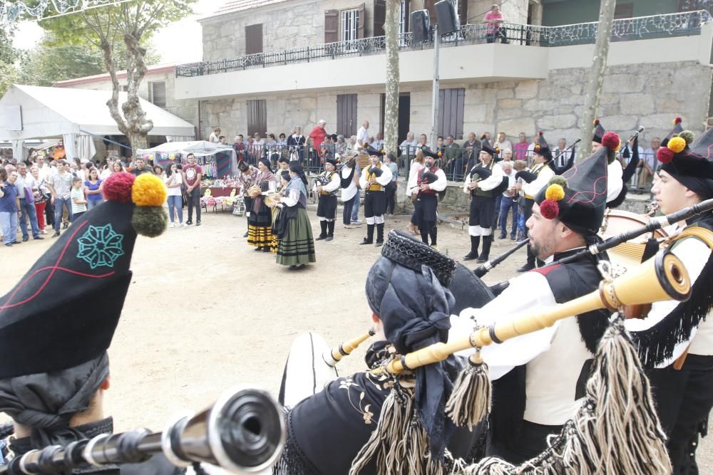 La procesión estuvo ambientada por la Unión Musical de Valladares y la Banda de Gaitas Xarabal, entre otros.