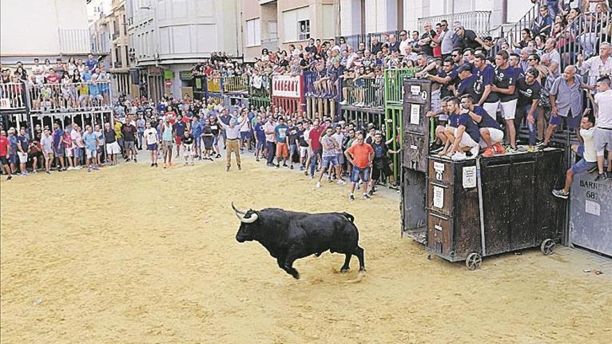 Un programa taurino marcado por la colaboración de las peñas locales