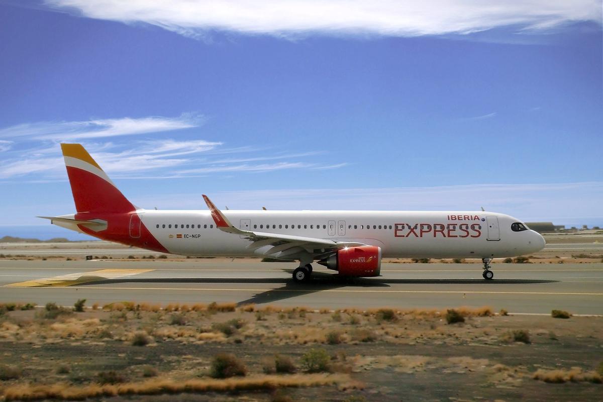 Archivo - Avión Iberia Express