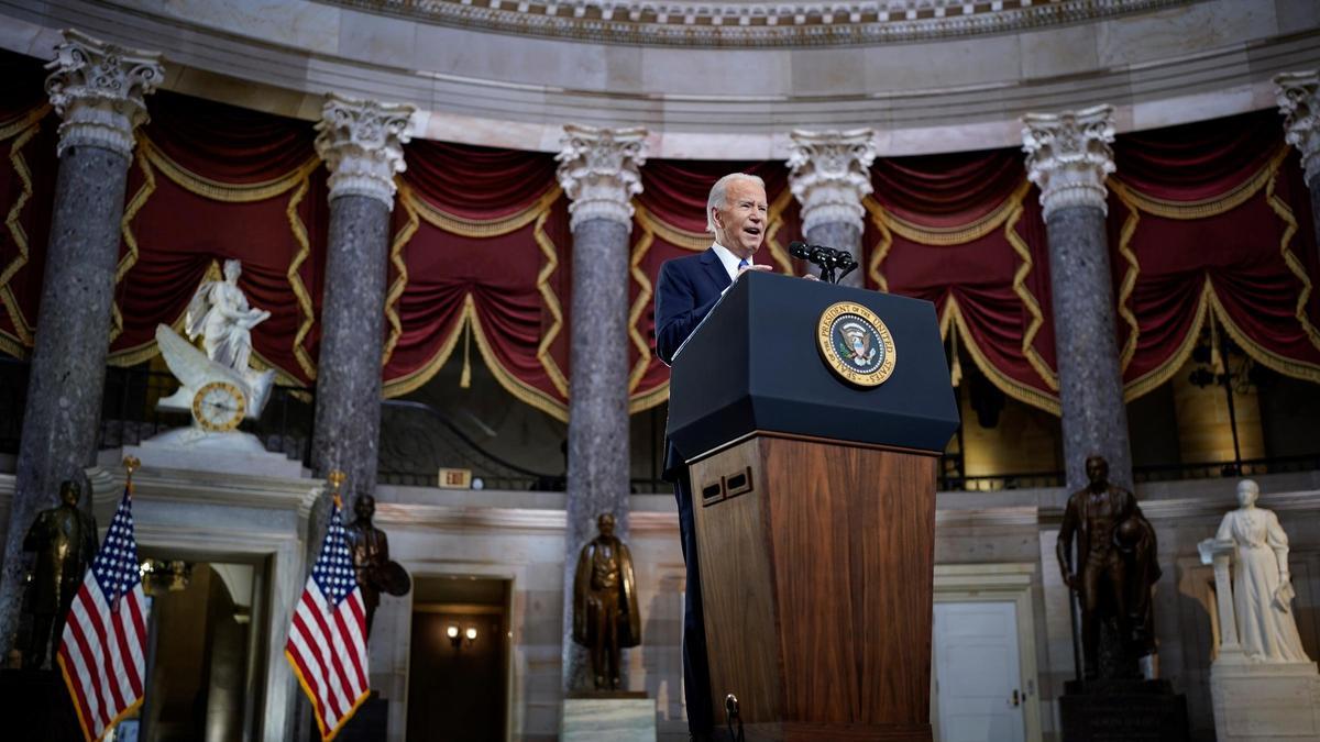 Joe Biden acusa a Donald Trump del asalto al Capitolio en su primer aniversario