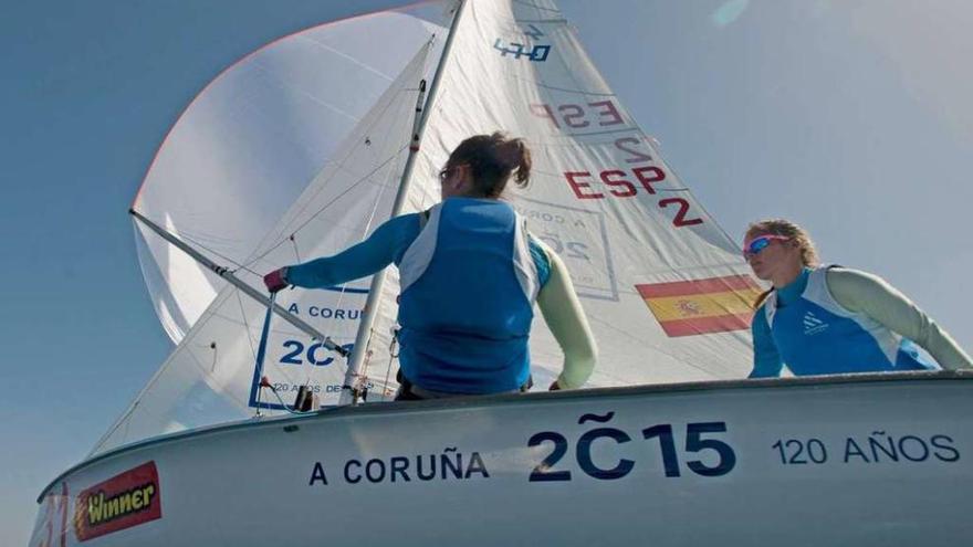 Sofía Toro y Laura Sarasola, durante la jornada de ayer.